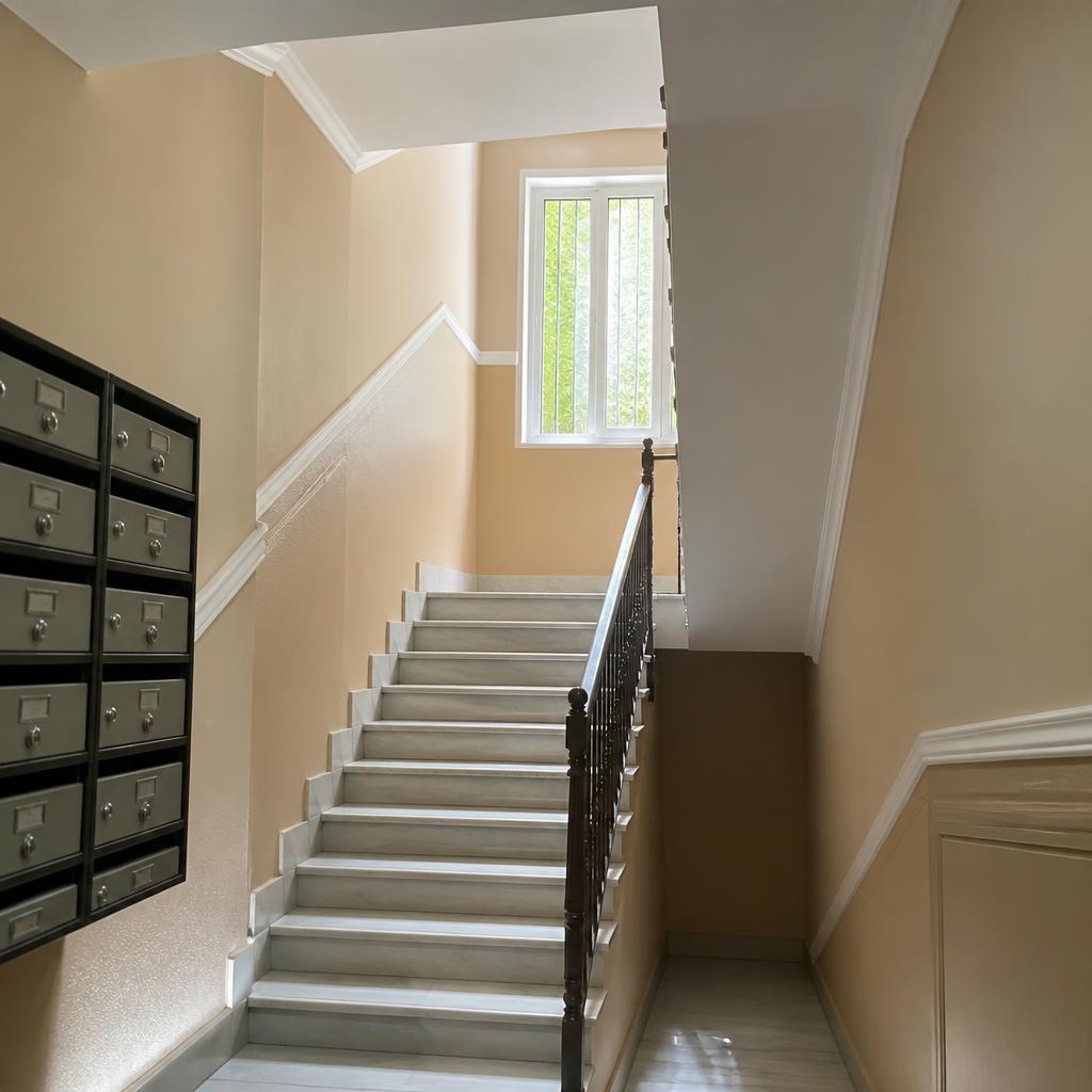 Pintura de escalera de comunidad — Tortosa